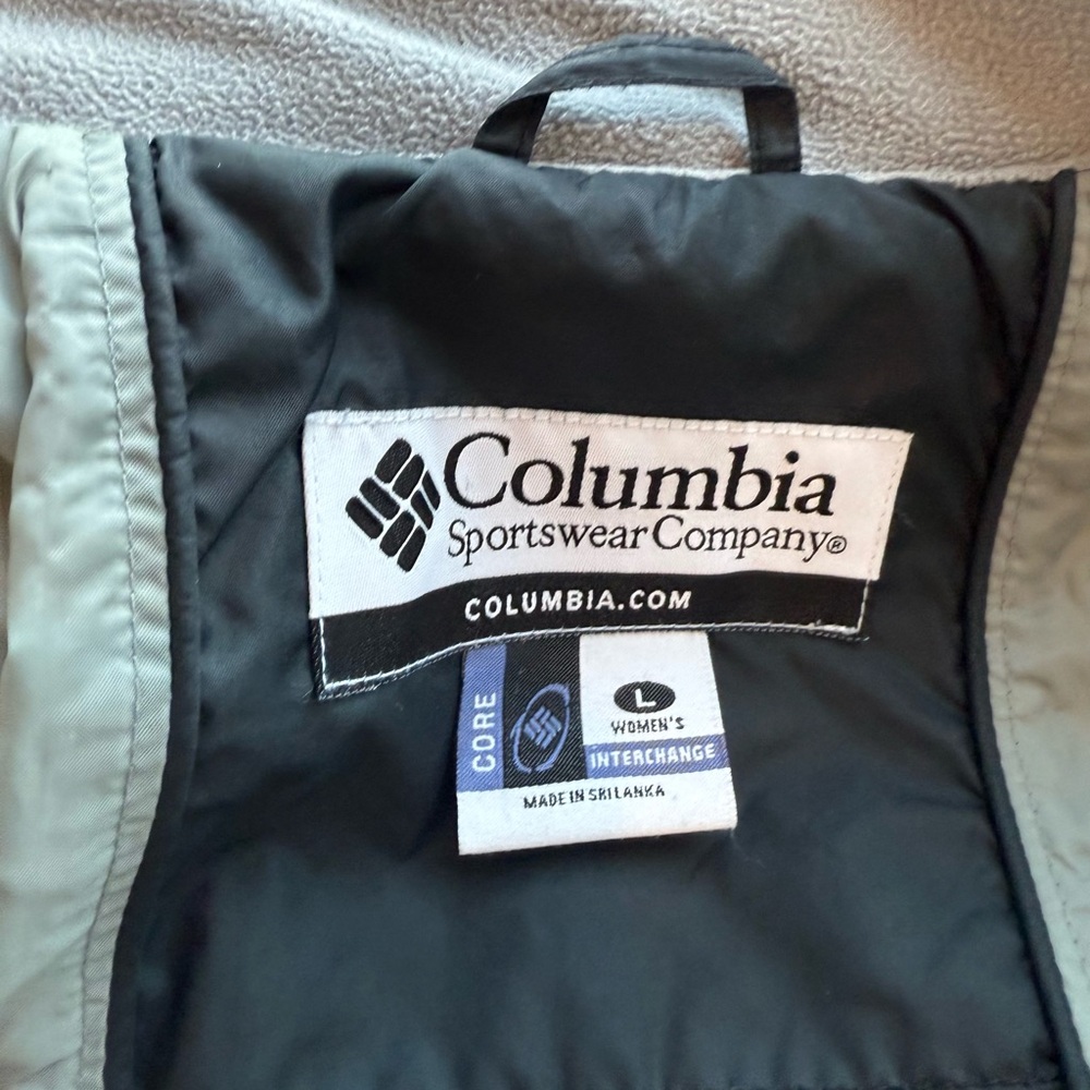 SOLD: Columbia Interchange Waterproof Jacket – Women’s Size Large 🏔️ - Picture 6 of 9